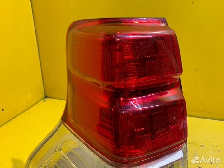 Фонарь задний левый Toyota Land Cruiser Prado