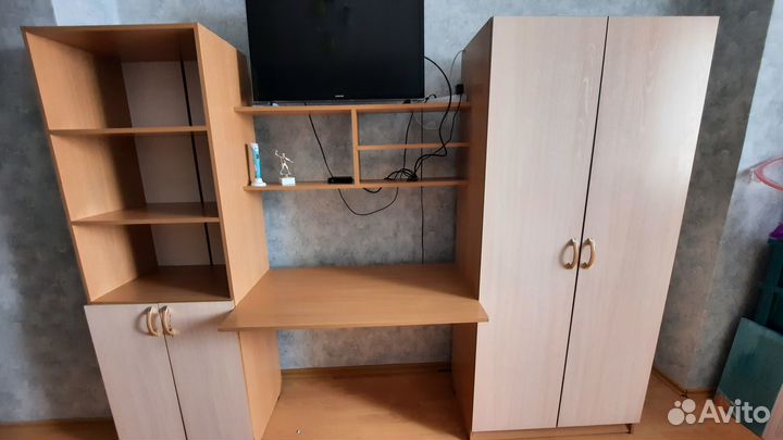 Стенка (уголок) для школьника с письменным столом