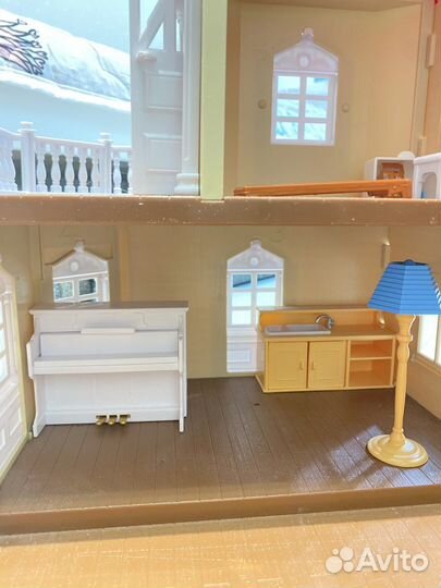 Кукольный домик с мебелью