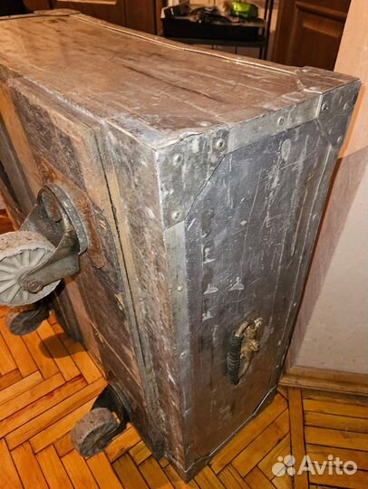 Алюминиевый ящик на колесах 75х75х42см