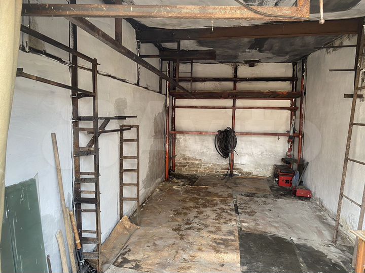 Гараж, > 30 м²