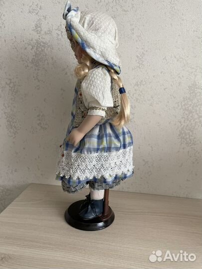 Кукла фарфоровая коллекционная