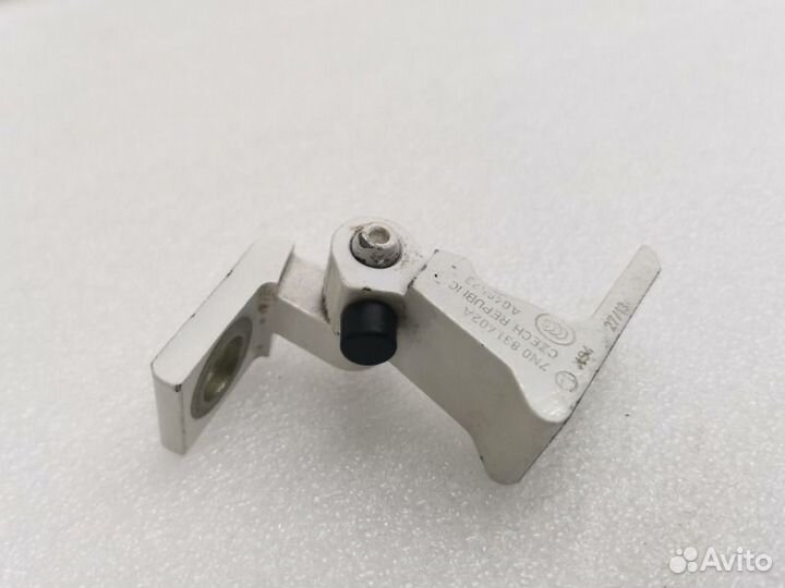Петля двери передняя правая Skoda Octavia A7 cjza