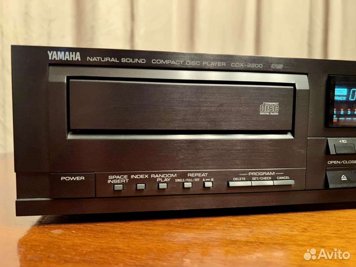 Cd плеер Yamaha cdx-2200
