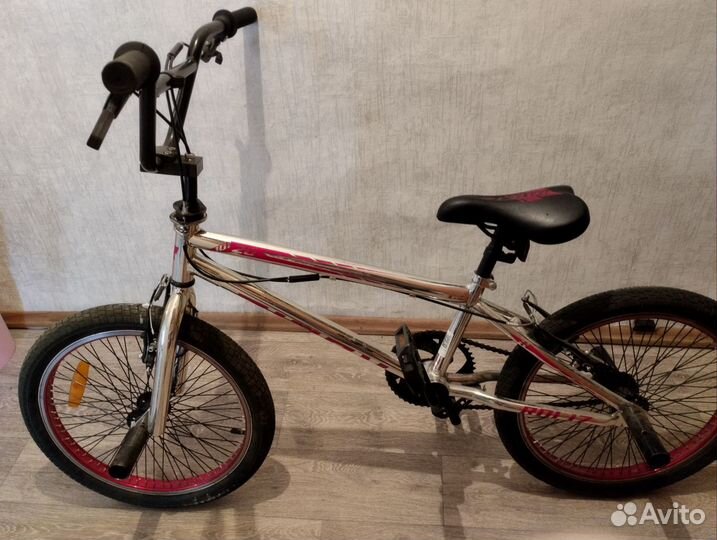 BMX велик для трюков