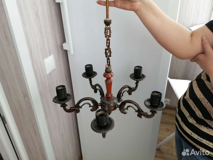 Люстра 5ти рожковая с плафонами