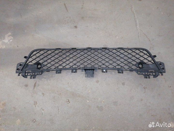Решетка в бампер передняя Mercedes Benz C-Class