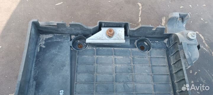 Площадка аккумулятора Рено Меган 2