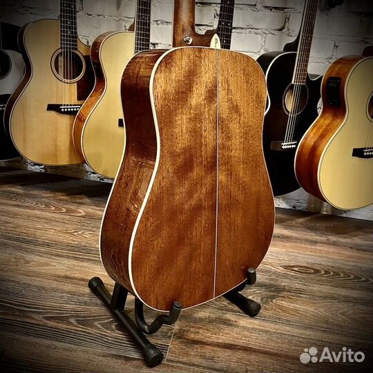 Акустическая гитара с кейсом Parkwood P610