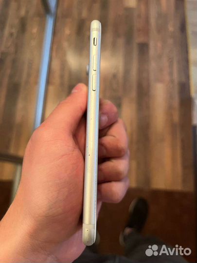 Мобильные телефоны бу iPhone 7