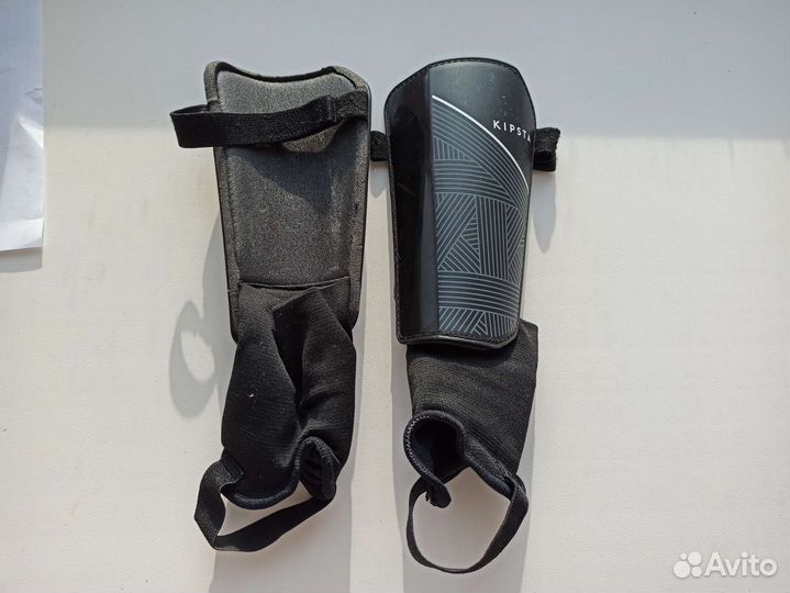 Футбольные щитки kipsta