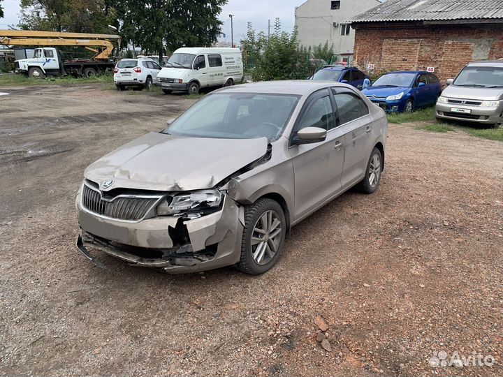 Skoda Rapid 1.6 AT, 2018, битый, 61 000 км