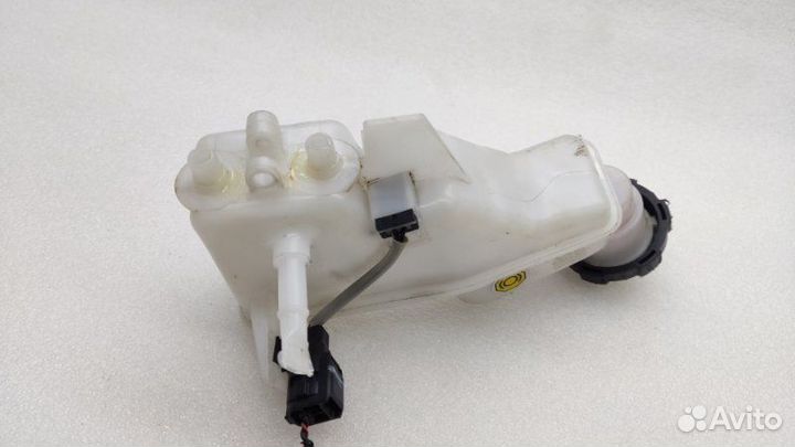 Бачок тормозной жидкости Hyundai Tucson NX4 D4FE