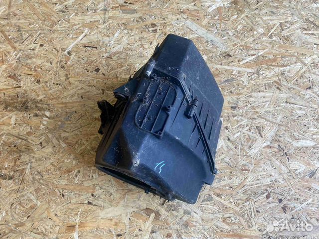 Корпус воздушного фильтра Audi D3 (2002—2005) 4E0