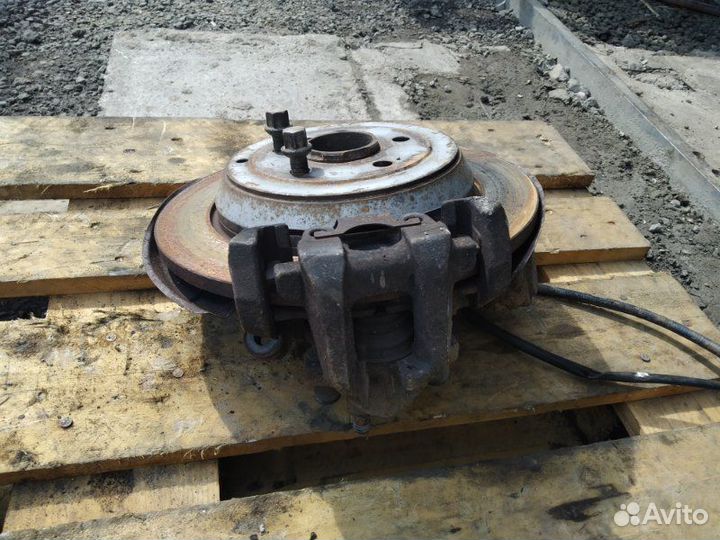 Поворотный кулак задний левый Mercedes Ml-350 W164