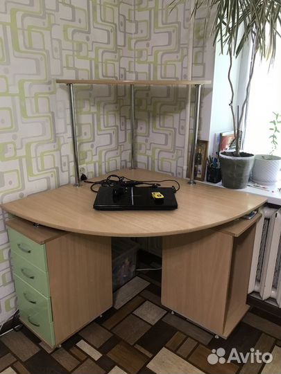 Компьютерный стол