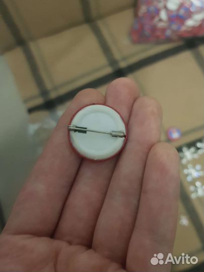 Значки для одежды и т.д