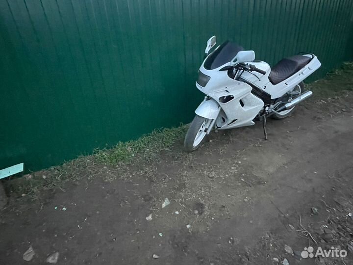 Kawasaki zzr 250