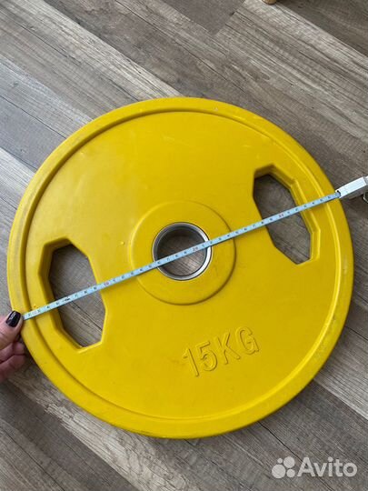 Блин для штанги 15 кг с хватами обрезиненный