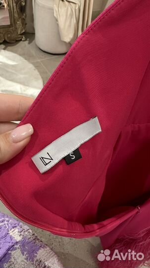 Платье ln family s фуксия с перьями