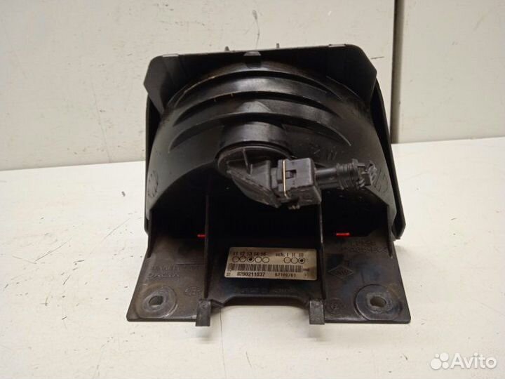 Фонарь задний (стоп сигнал) Renault Logan 1 1.4