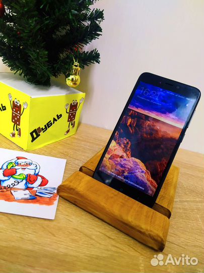 Подставка для телефона из дерева