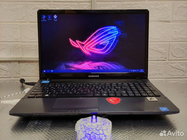 Отличный ноутбук Samsung с новым ссд и батарейкой