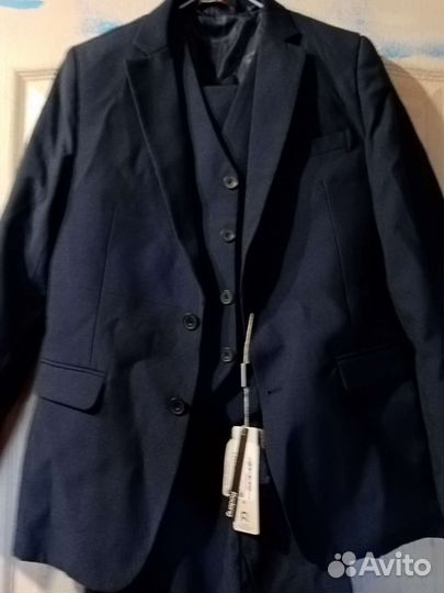 Новый костюм тройка для школы