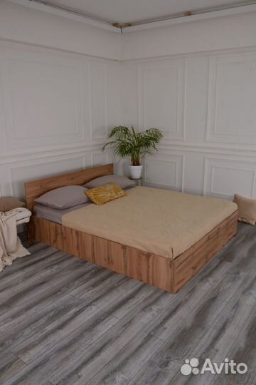 Кровать с матрасом 160х200