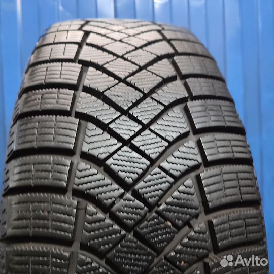 Pirelli Ice Zero FR 205/50 R17