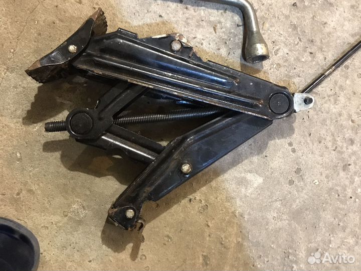 Домкрат винтовой