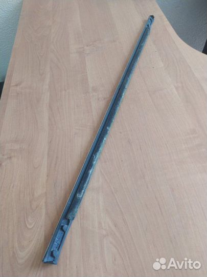 Молдинг стекла задний левый Volkswagen Passat B5+