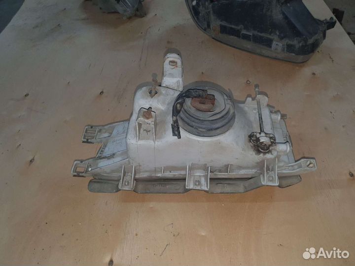 Передняя фара на тайота королла