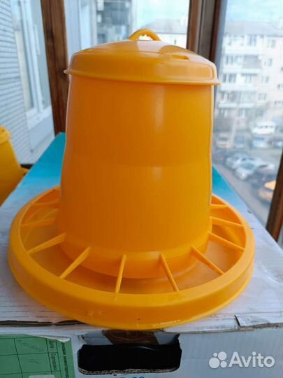 Кормушка, поилка для кур