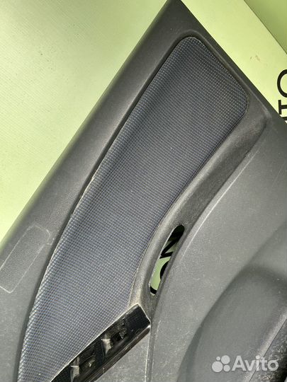 Обшивка двери передняя правая colt правый руль