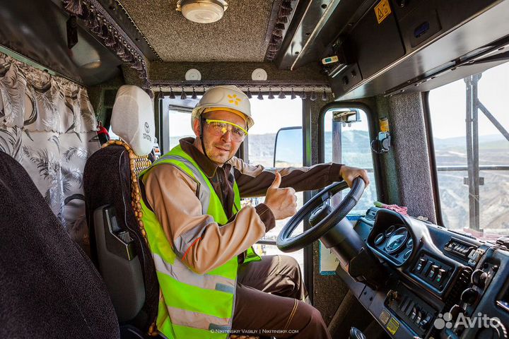 Водитель самосвала