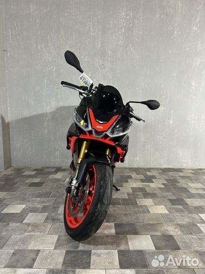 Aprilia tuono V4 1100 factory