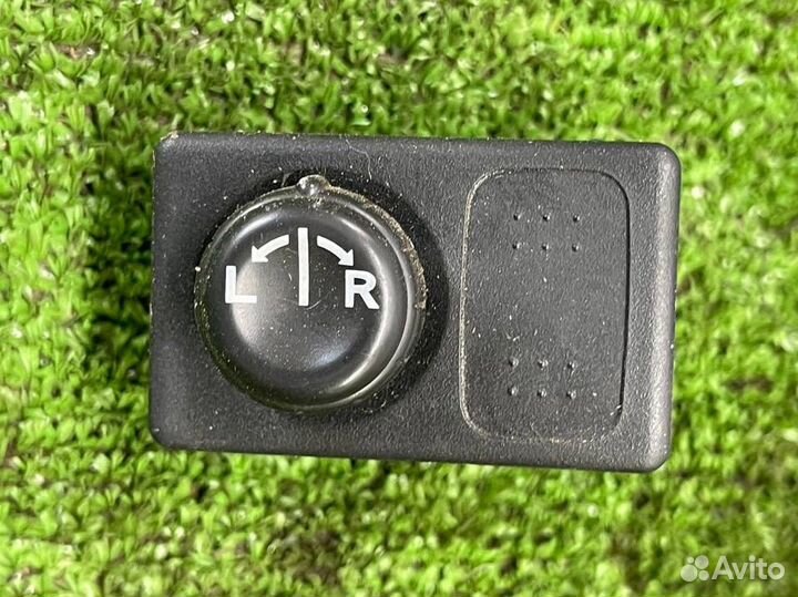 Кнопка корректора зеркал Nissan Primera P12