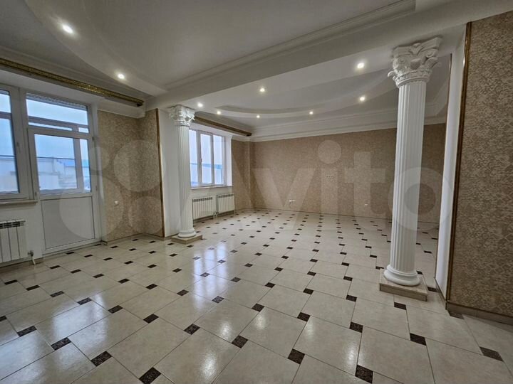 3-к. квартира, 130 м², 3/12 эт.