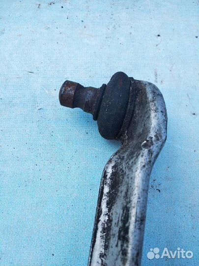 Рычаг правый передний верхний 8D0407508E