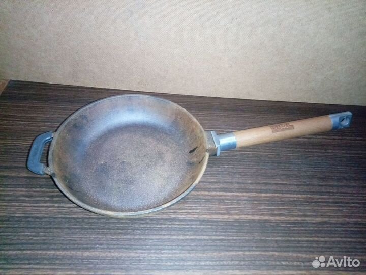 Сковородка чугунная
