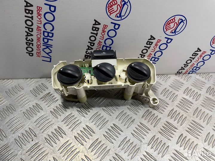 Блок управления отопителем Toyota Corolla