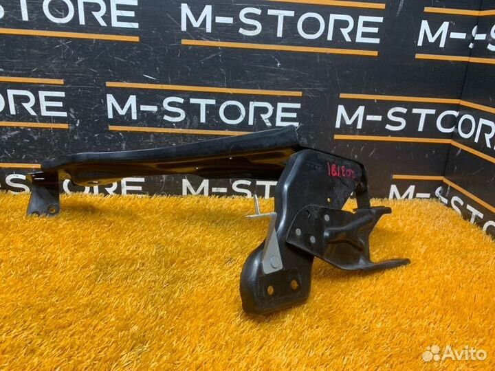 Кронштейн фары передний левый Mercedes-Benz