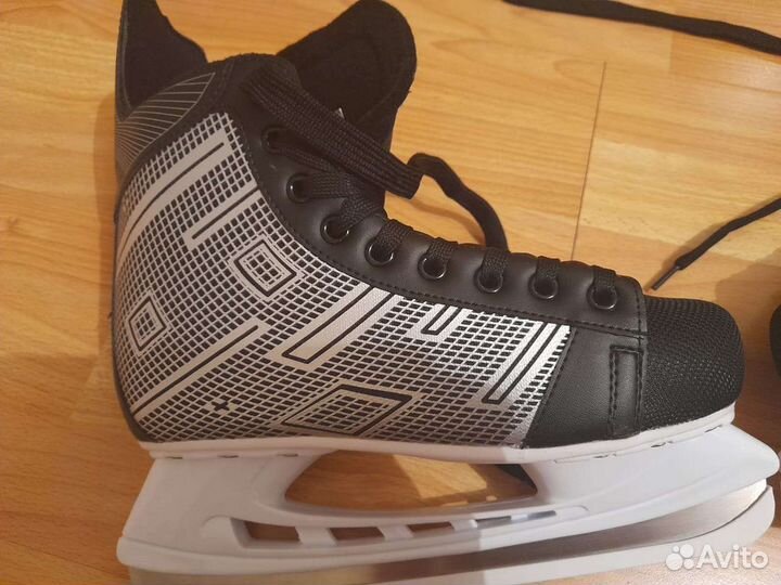 Коньки хоккейные 43 размер новые