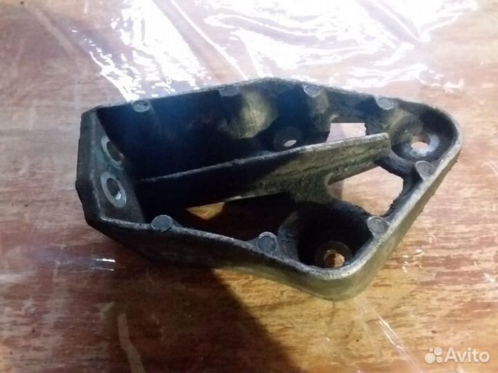 Кронштейн опоры двигателя Daewoo Nexia