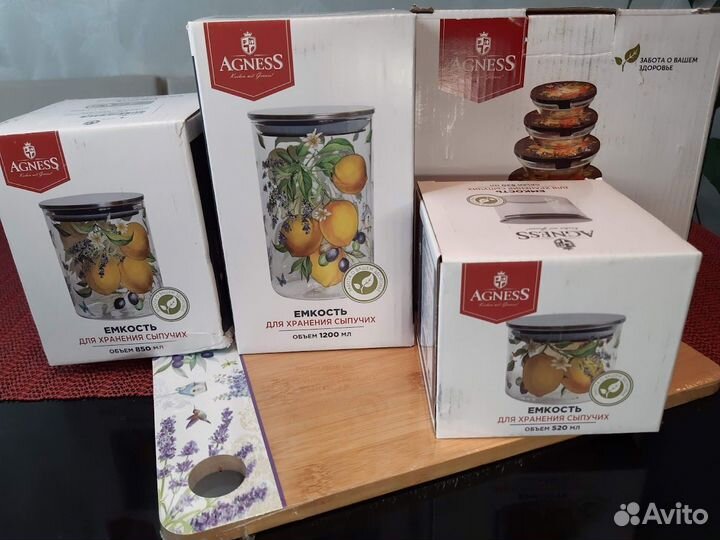 Емкости и доска дизайна 