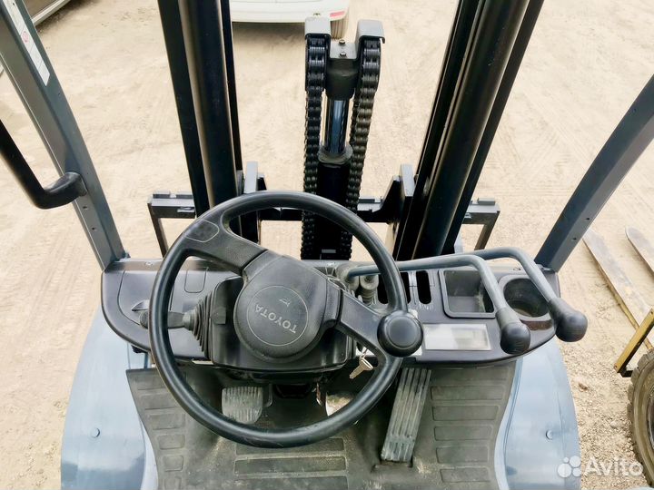 Вилочный погрузчик Toyota 72-8FDJ35, 2008