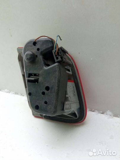 Фонарь крышки багажника правый BMW 3 E46