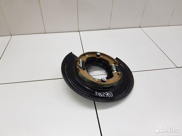 Кожух тормозного диска заднего левого + колодки ру