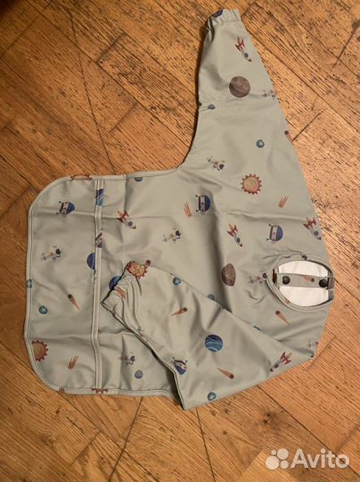 Непромокаемый нагрудник с рукавами и карманом